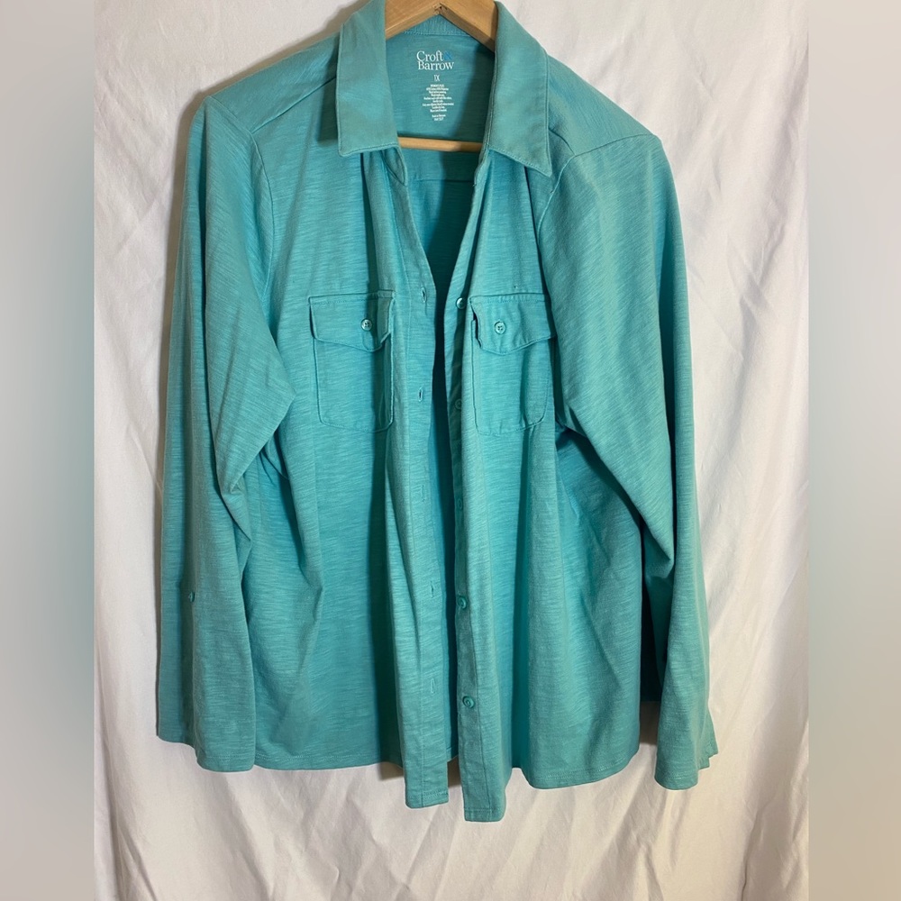 Woman’s button down long sleeve top size 1X